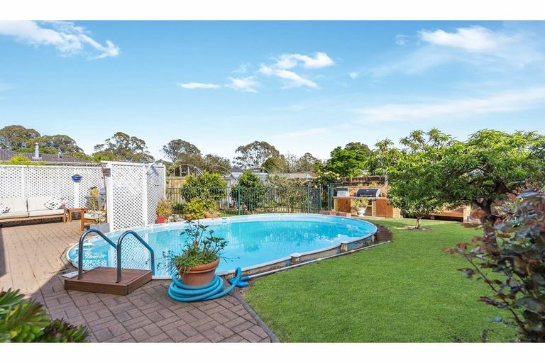 Photo of property in 17 Neems Place, Manurewa, Auckland, 2102