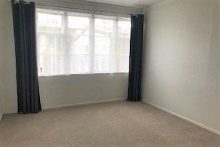 Photo of property in 1/3 Fruitvale Road, New Lynn, Auckland, 0600