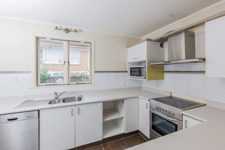 Photo of property in 2 Graham Collins Drive, Windsor Park, Auckland, 0632