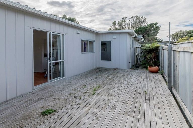 Photo of property in 16 Eruini Street, Waikanae Beach, Waikanae, 5036