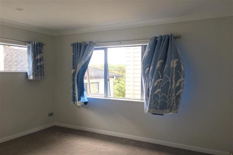 Photo of property in 81 Lake Road, Northcote, Auckland, 0627