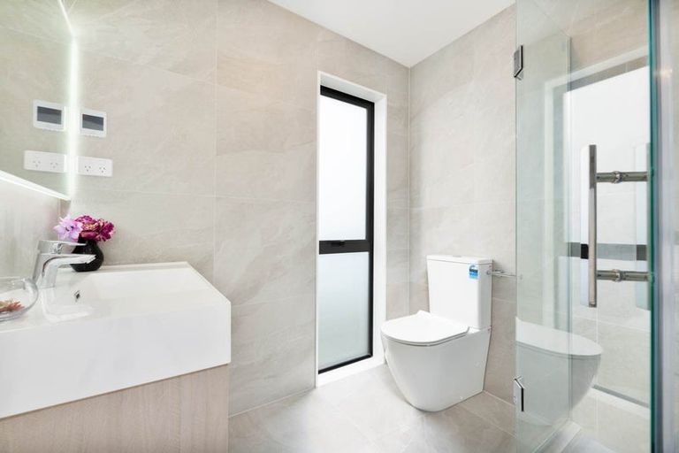 Photo of property in 21c Montgomery Avenue, Belmont, Auckland, 0622