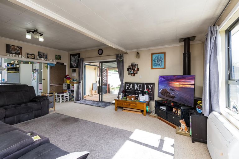 Photo of property in 70 Rhodes Street, Waimate, 7924