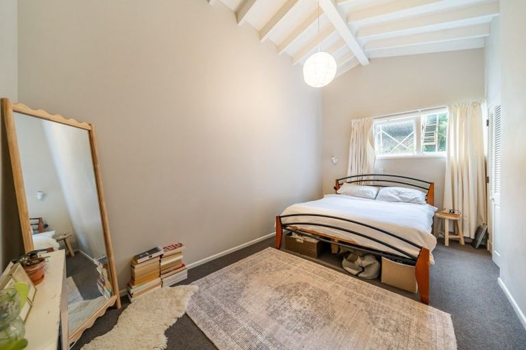 Photo of property in 62 Tio Tio Road, Miramar, Wellington, 6022