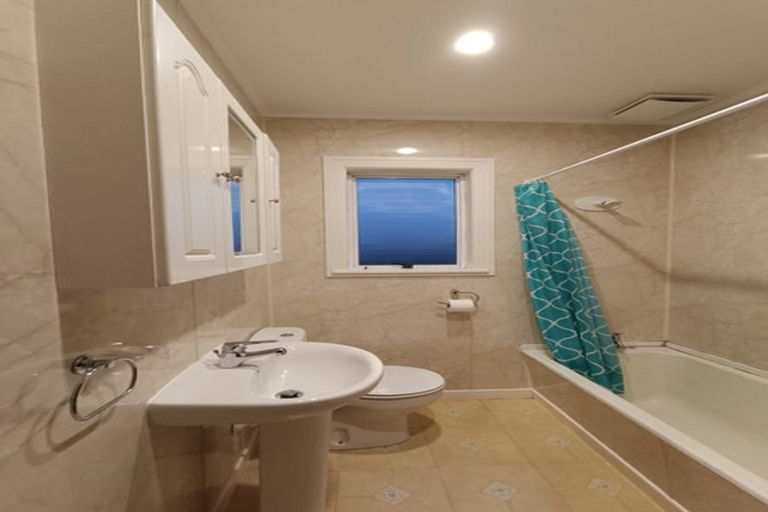 Photo of property in 1/57 Deep Creek Road, Waiake, Auckland, 0630