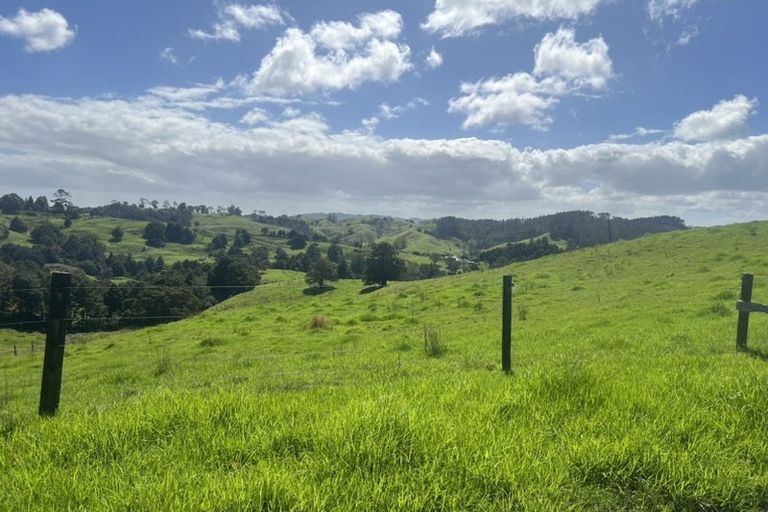 Photo of property in 492 Wairere Road, Paparoa, 0571