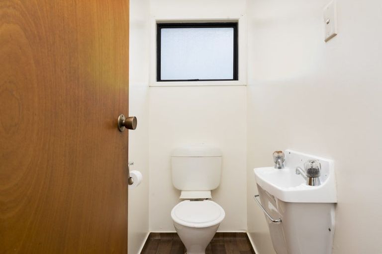 Photo of property in 2/19a Ribblesdale Road, Henderson, Auckland, 0612