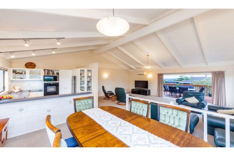 Photo of property in 7 Pokapu Street, Titirangi, Auckland, 0600