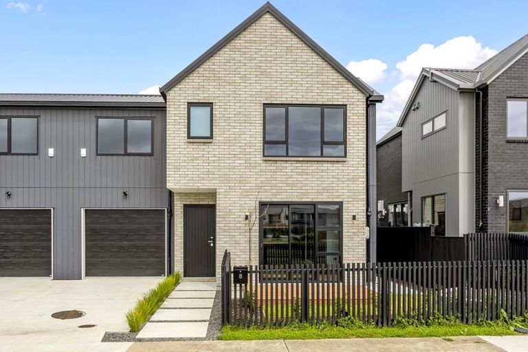 Photo of property in 8 Kartolina Crescent, Kumeu, 0810