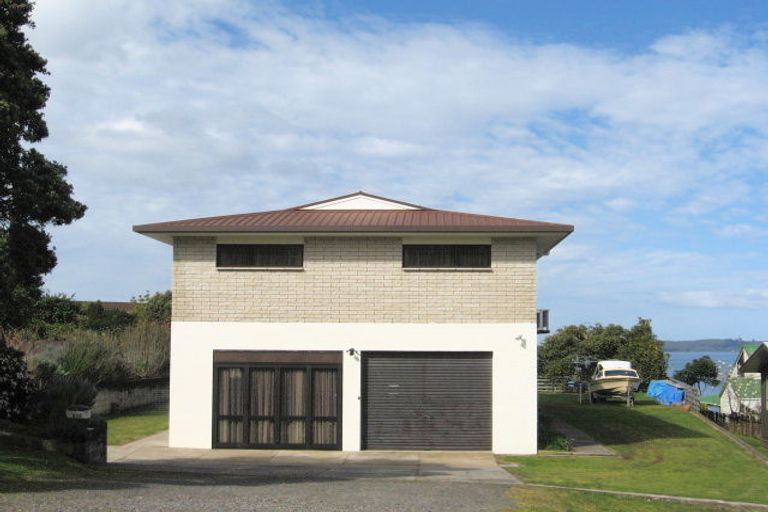 Photo of property in 215 Paku Drive, Tairua, 3508