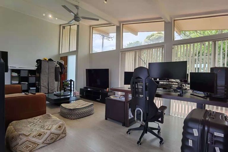 Photo of property in 35 Triangle Road, Massey, Auckland, 0614