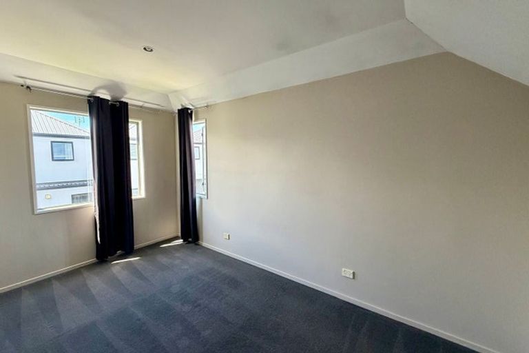 Photo of property in 2/19 Hills Road, Edgeware, Christchurch, 8013