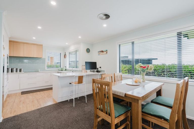 Photo of property in 14 Te Tiireke Drive, Glenview, Hamilton, 3206