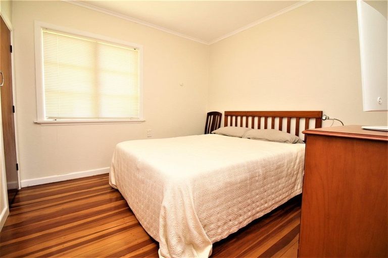 Photo of property in 35 South Lynn Road, Titirangi, Auckland, 0604