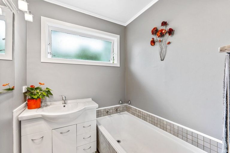 Photo of property in 1 Ruapae Grove, Trentham, Upper Hutt, 5018