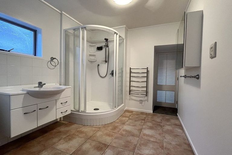 Photo of property in 8 Ponui Place, Mairangi Bay, Auckland, 0630