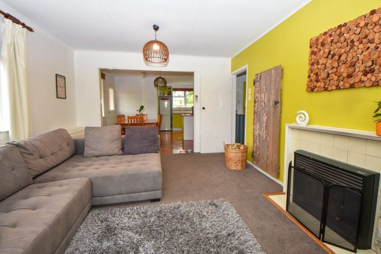 Photo of property in 1 Hughan Place, Carterton, 5713
