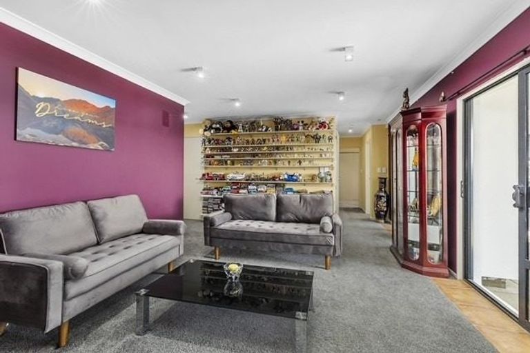 Photo of property in 8 Bunker Way, Strathmore Park, Wellington, 6022