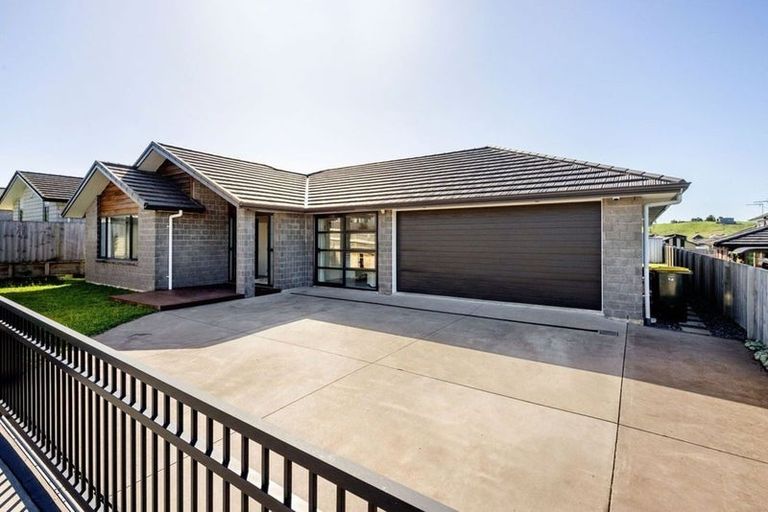 Photo of property in 4 Paiaka Place, Rototuna North, Hamilton, 3210