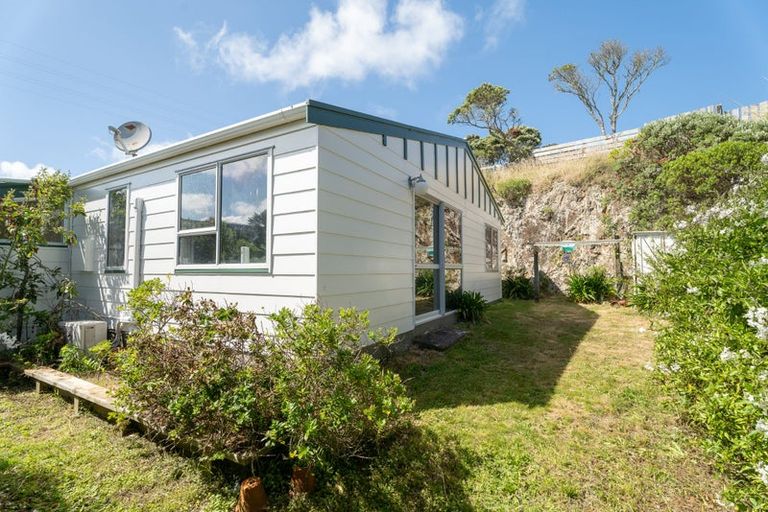 Photo of property in 40b Colchester Crescent, Newlands, Wellington, 6037