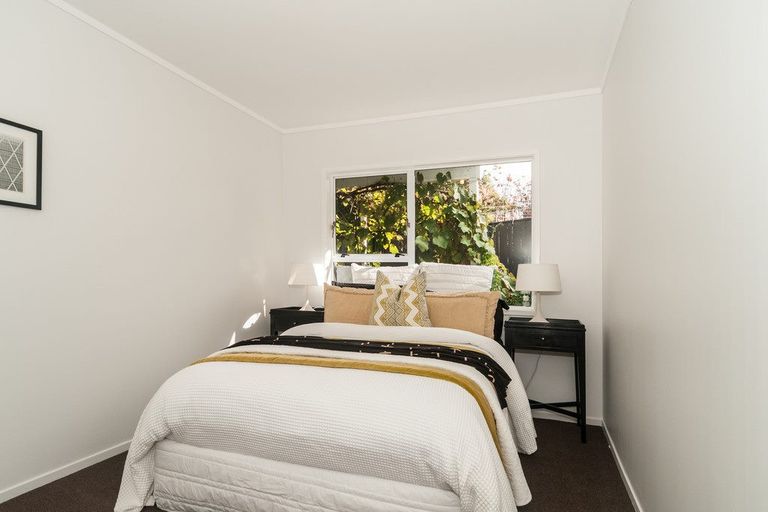 Photo of property in 24 Venus Place, Half Moon Bay, Auckland, 2012