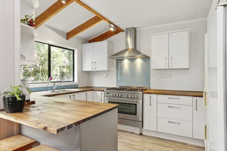 Photo of property in 27 Awhiorangi Promenade, Swanson, Auckland, 0816