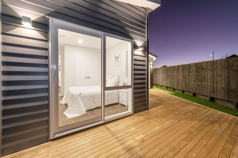 Photo of property in 15 Catalina Avenue, Rosehill, Papakura, 2113