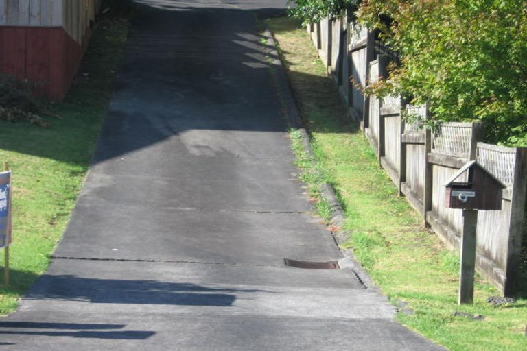 Photo of property in 11 Greenvalley Rise, Glenfield, Auckland, 0629