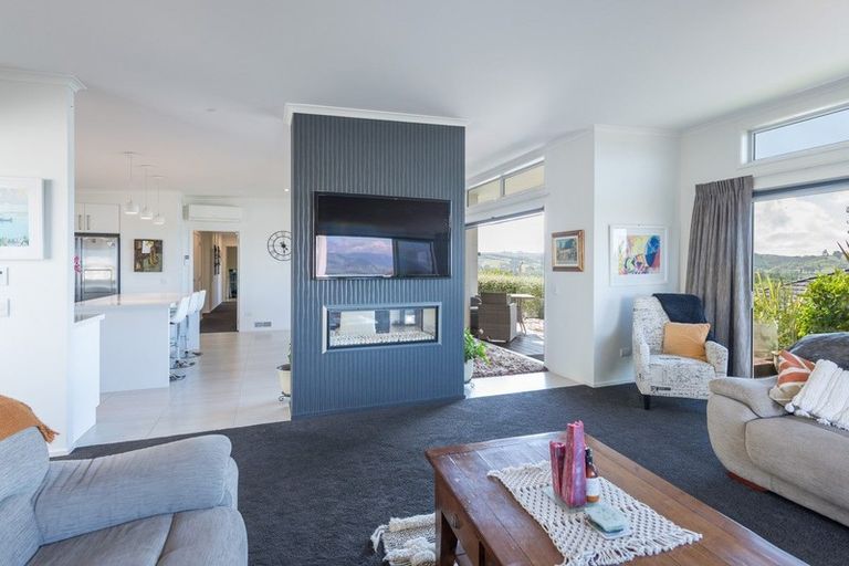 Photo of property in 23 Katania Heights, Brightwater, 7022