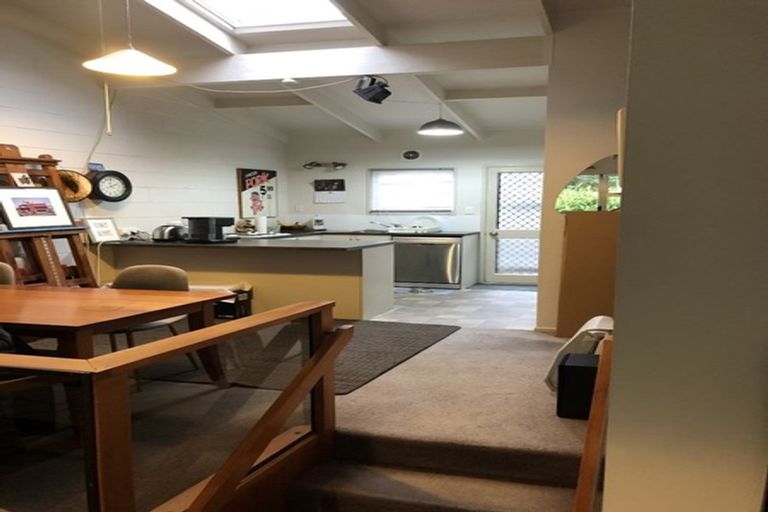 Photo of property in 2/38 Eastglen Road, Glen Eden, Auckland, 0602