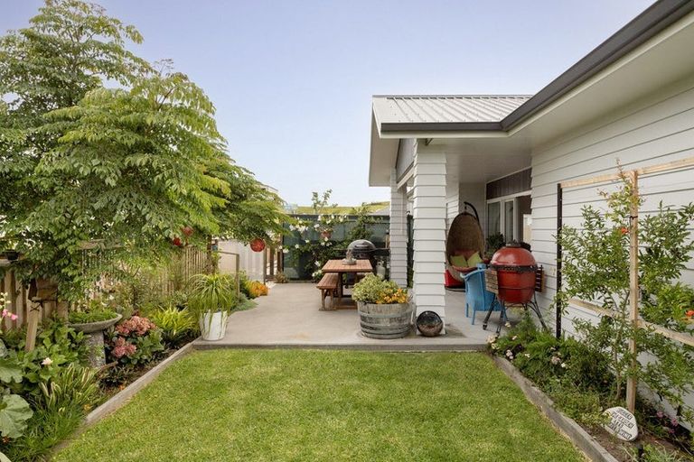 Photo of property in 2 Karanema Place, Coastlands, Whakatane, 3120