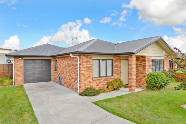 Photo of property in 13 Shrule Place, Huntington, Hamilton, 3210