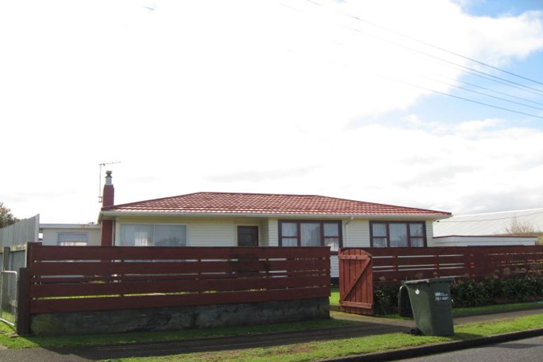 Photo of property in 136 Broadway, Waitara, 4320