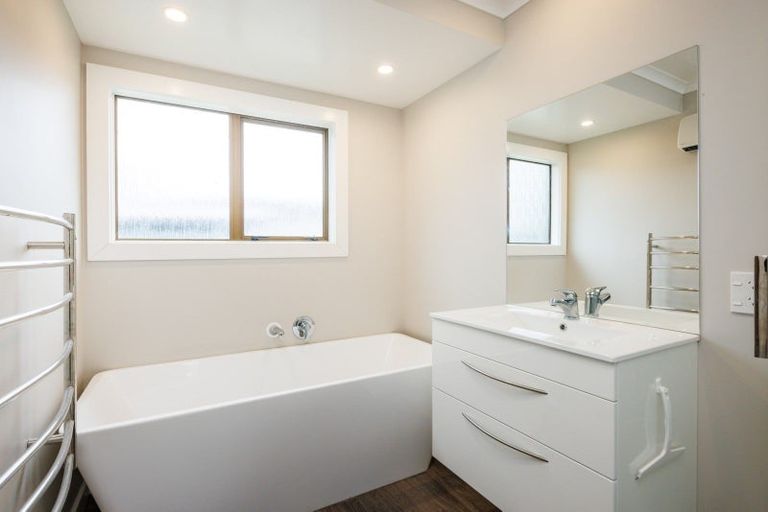 Photo of property in 15 Willowstream Grove, Cloverlea, Palmerston North, 4412