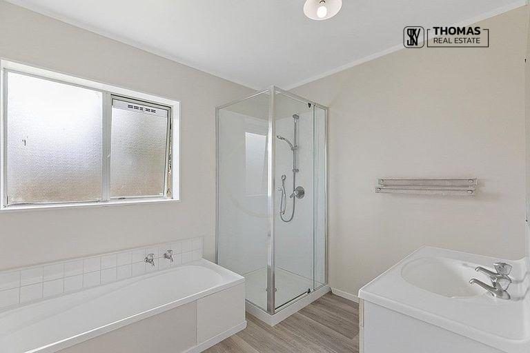 Photo of property in 2/24 Horlicks Place, Randwick Park, Auckland, 2105