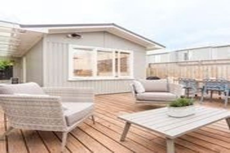 Photo of property in 84a Triangle Road, Massey, Auckland, 0614