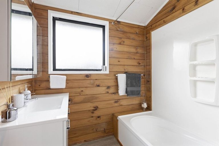 Photo of property in 2/44 Hayman Place, Beach Haven, Auckland, 0626