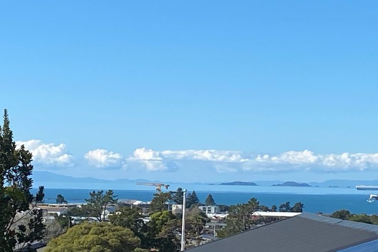 Photo of property in 33 Montclair Rise, Browns Bay, Auckland, 0630