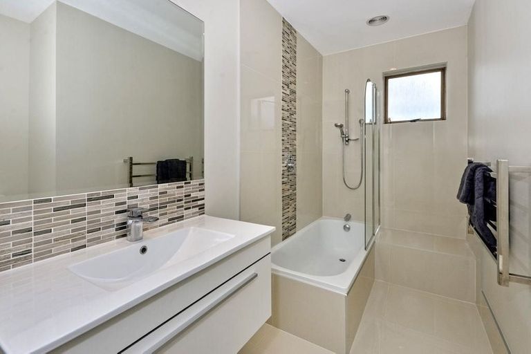 Photo of property in 33 Montclair Rise, Browns Bay, Auckland, 0630