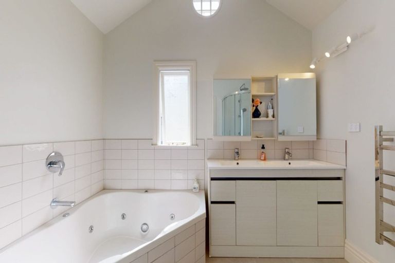 Photo of property in 12b Hobson Street, Thorndon, Wellington, 6011