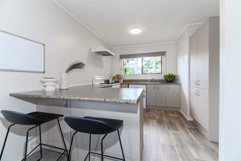 Photo of property in 2/18 Gloria Avenue, Te Atatu Peninsula, Auckland, 0610