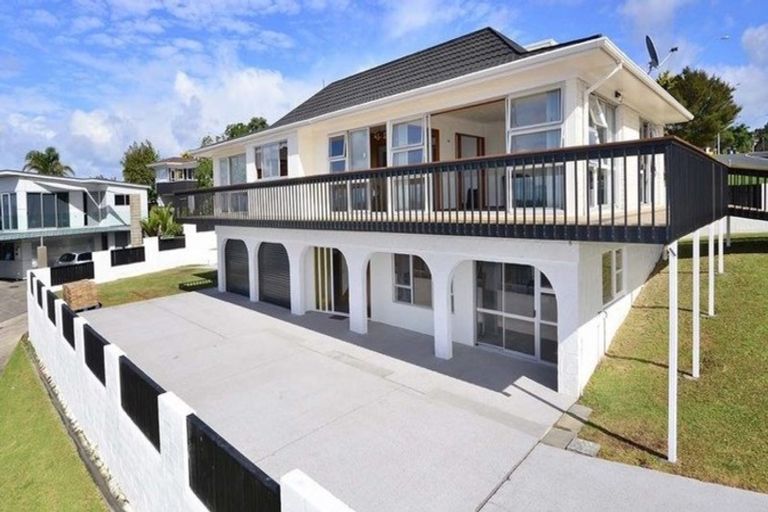 Photo of property in 254 Glamorgan Drive, Northcross, Auckland, 0630