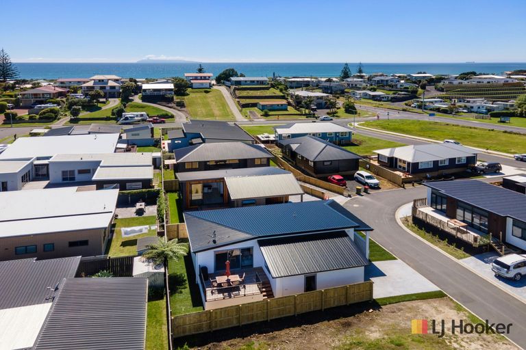 Photo of property in 8 Moet Crescent, Waihi Beach, 3611