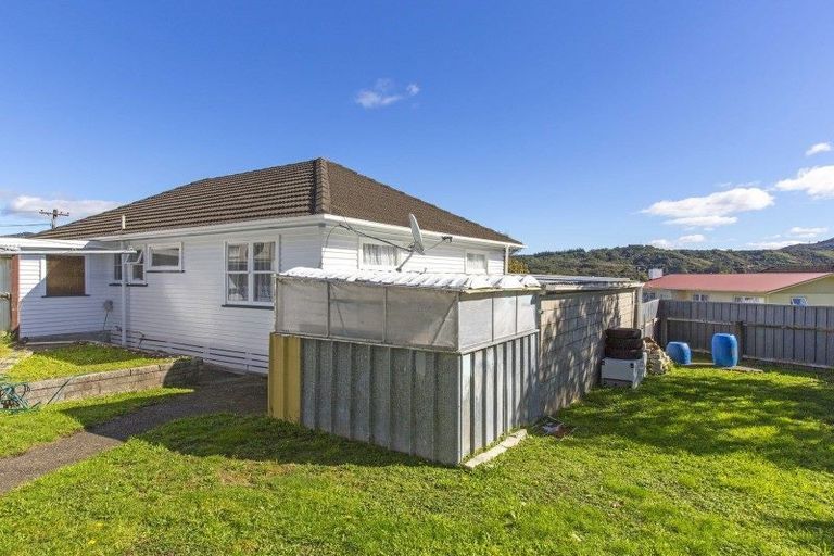 Photo of property in 17 Castlerea Street, Wainuiomata, Lower Hutt, 5014