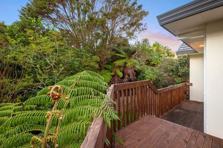 Photo of property in 11 Nottingham Place, Northcross, Auckland, 0630