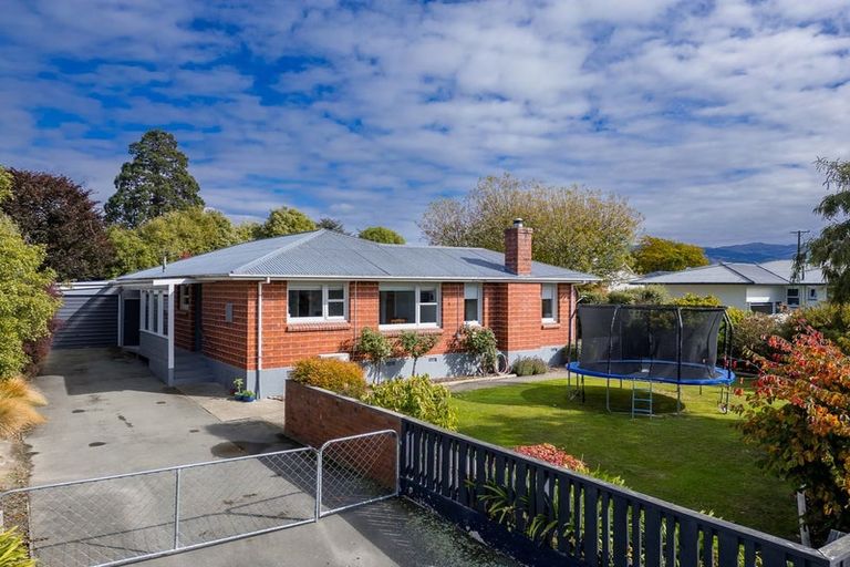 Photo of property in 15 Oxford Street, Waimate, 7924