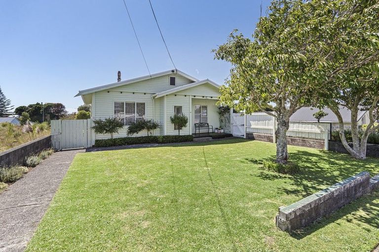 Photo of property in 141 Lemon Street, Strandon, New Plymouth, 4312