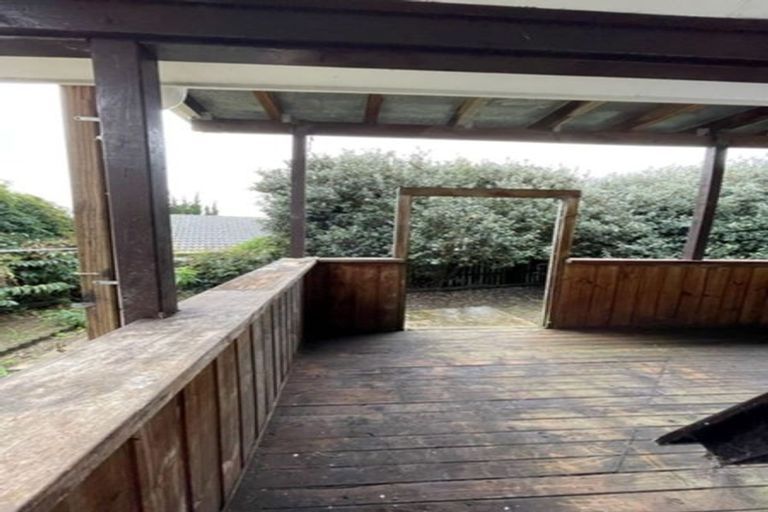 Photo of property in 1/2 Monde Place, Clover Park, Auckland, 2019