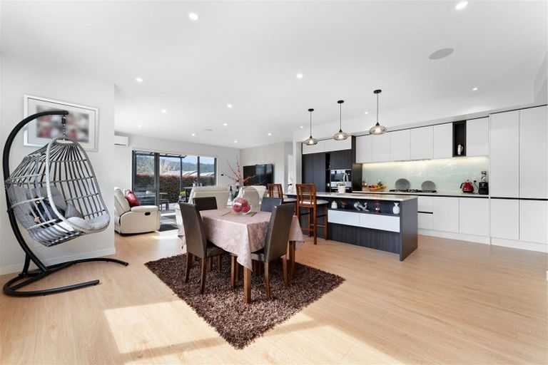 Photo of property in 4 Kauri Grove Drive, Kumeu, 0810