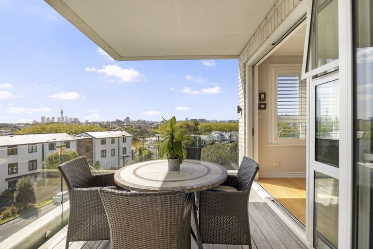 Photo of property in 302/54 Surrey Crescent, Grey Lynn, Auckland, 1021